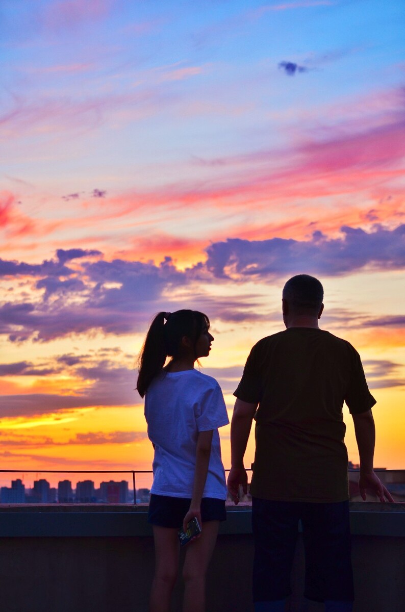 继父应当向继女支付抚养费吗？